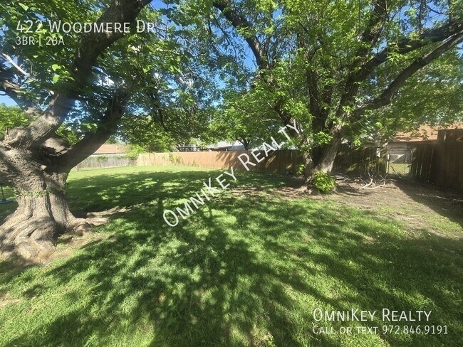 Building Photo - 422 Woodmere Dr