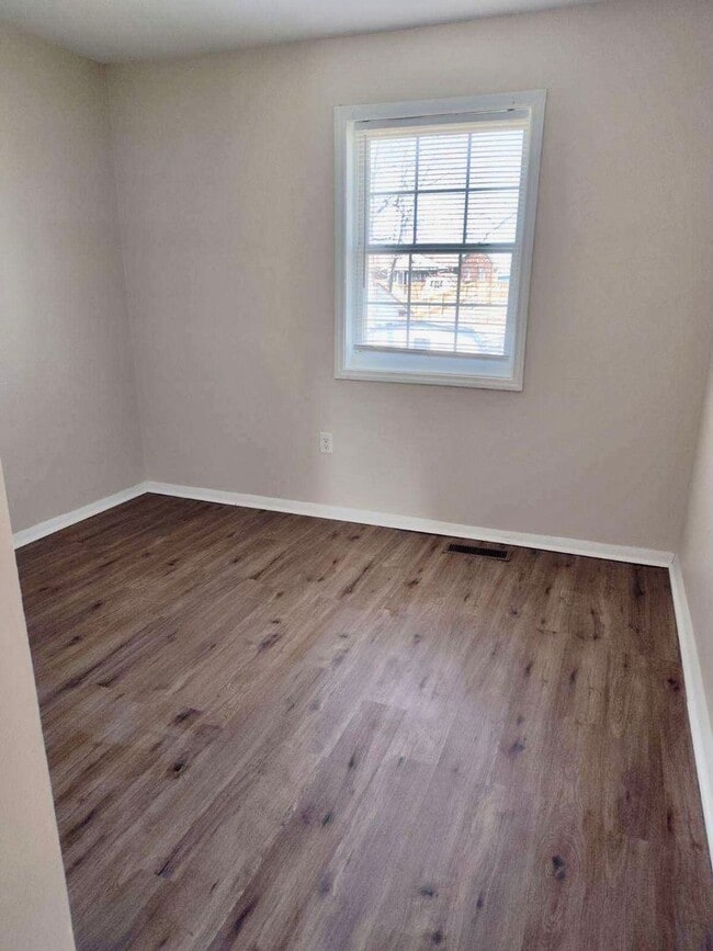 Building Photo - Available 3 Bedroom 1.5 bath Townhouse in Fredericksburg, Stafford County