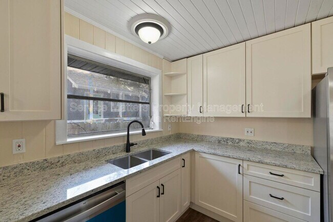 Building Photo - 1922 W Gregory St