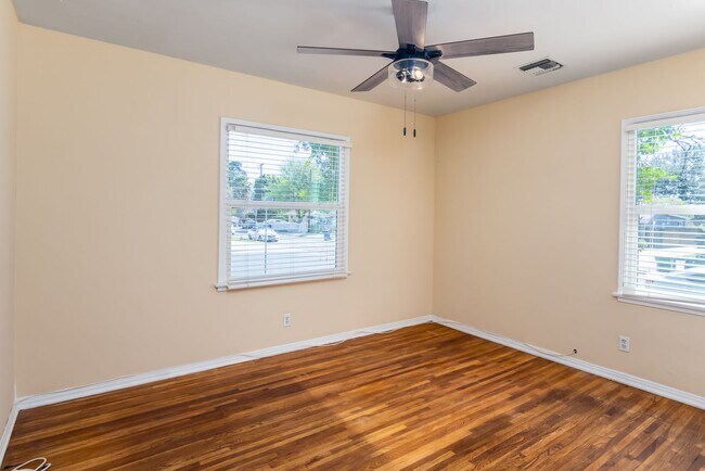 Building Photo - Charming 2-Bedroom Northridge Home with Pr...
