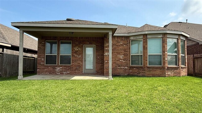 Building Photo - 24707 Royal Pike Dr