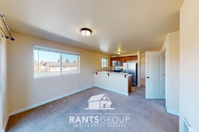 Building Photo - Cute 2 Bed in the heart of Yelm!