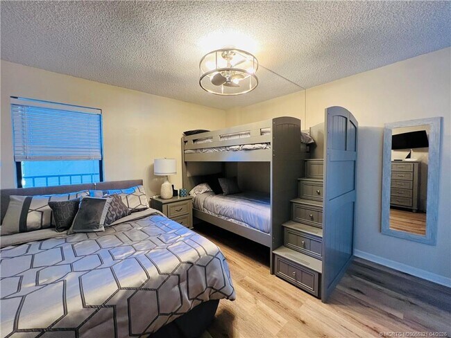 Building Photo - 10044 S Ocean Dr