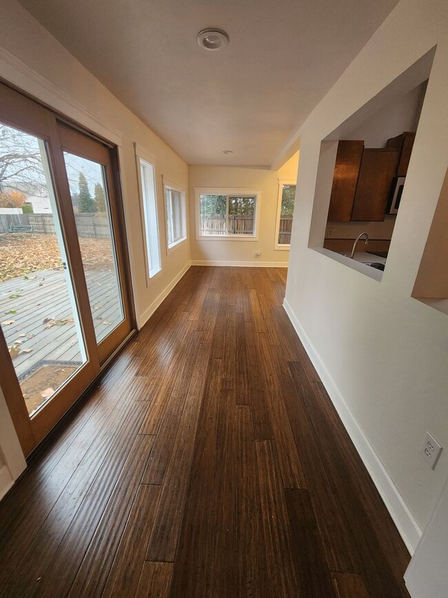 Building Photo - Freshly Updated 1-Story Home for Rent in W...