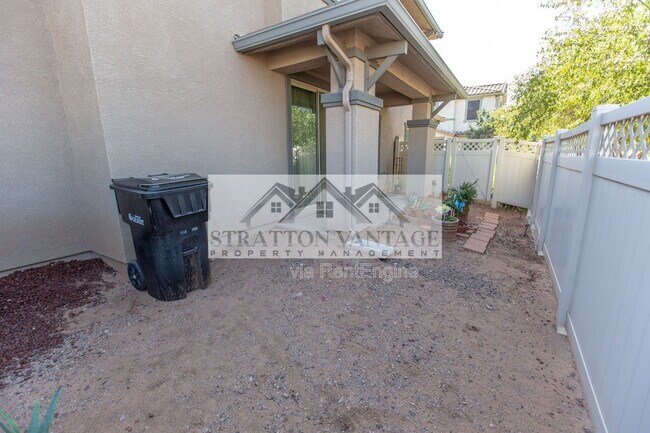 Building Photo - 928 S Hawk Ln