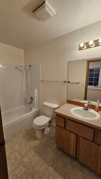 Building Photo - 8848 Boom Cir