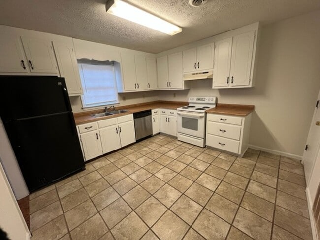 Building Photo - 1292 Aiken Rd