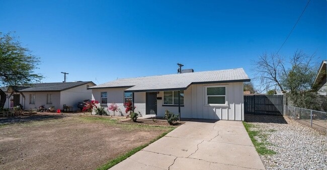 Building Photo - 5638 N 61st Ln