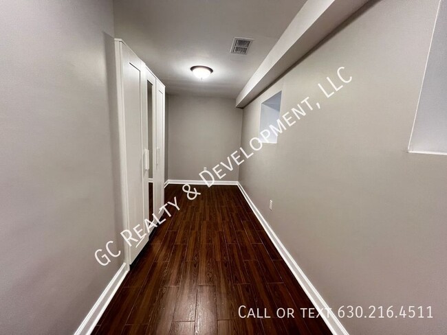 Building Photo - 1439 N Artesian Ave