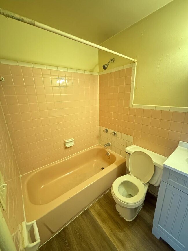 Building Photo - 409 Findlay St