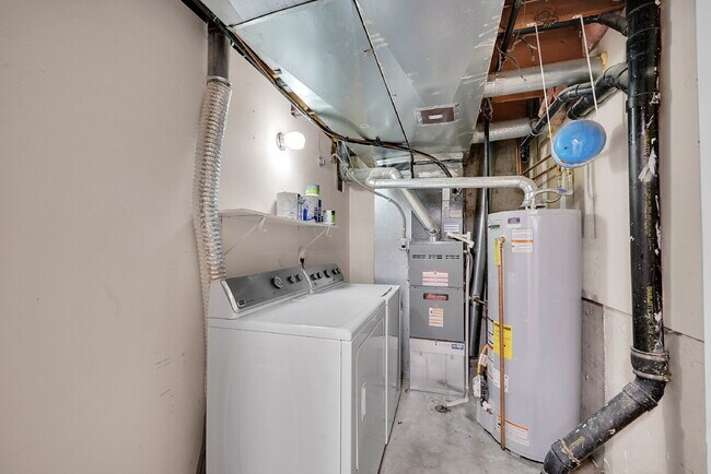 Building Photo - $2,550.00 - 3-bed, 3-bath split-level loca...