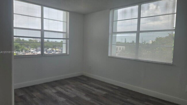 Building Photo - 492 NW 165th St