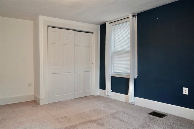 Building Photo - 27 Turner St