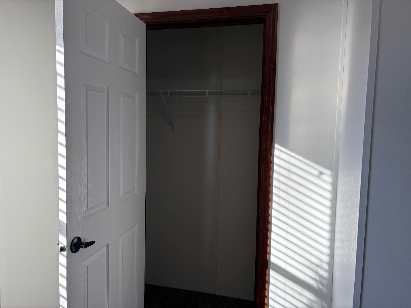 Building Photo - 2461 Sunset Dr