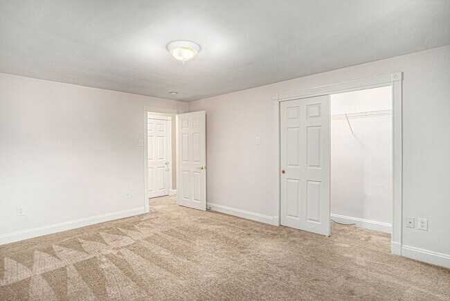 Building Photo - Almont Terrace - 730