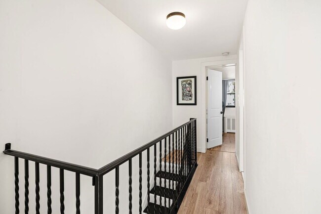 Building Photo - 629 Sears St