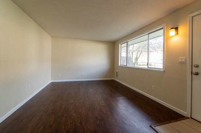 Building Photo - 5307 S Cedar St