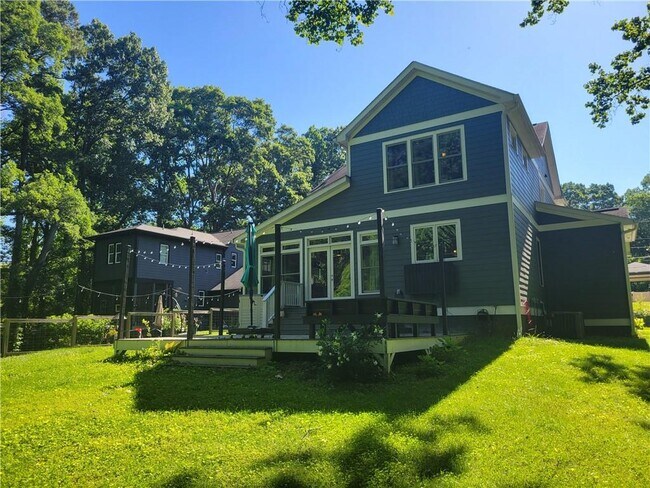 Building Photo - 2241 Cavanaugh Ave SE