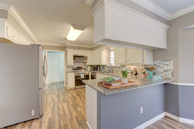 Building Photo - 17206 Seven Pines Dr