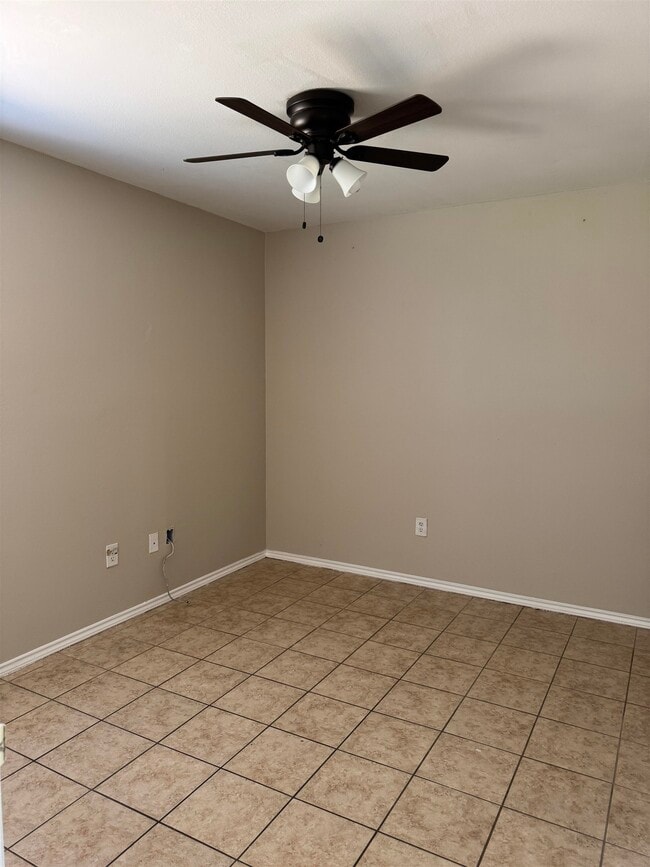 Building Photo - 2615 Bandera Dr