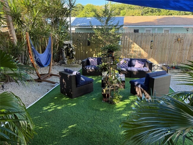 Building Photo - 8 North End Rd