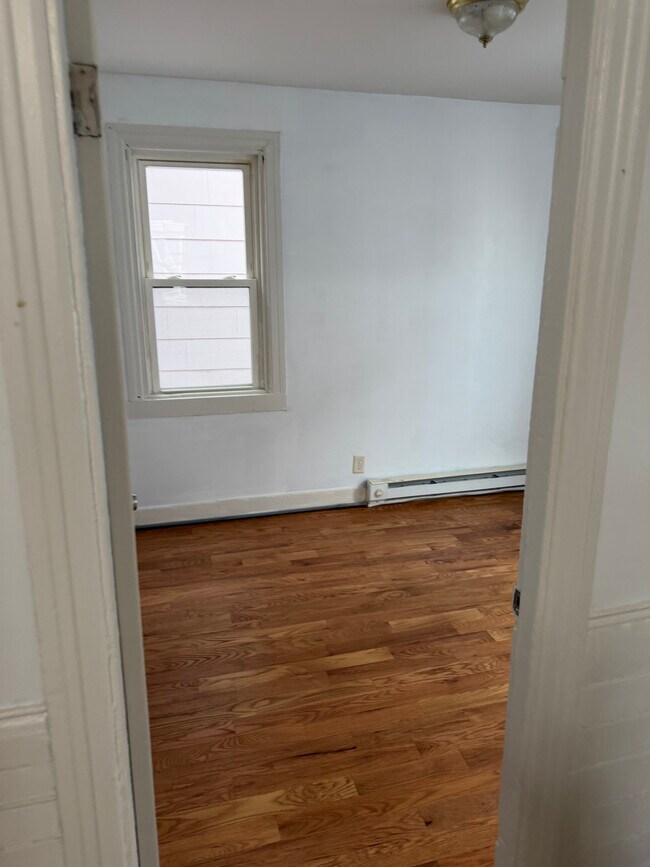 Building Photo - 39 Vinton St