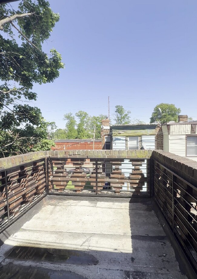 Building Photo - 5041 N Franklin St