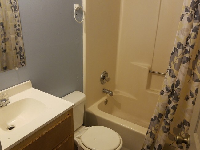 Building Photo - 405 Hale St