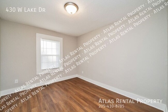 Building Photo - 430 W Lake Dr