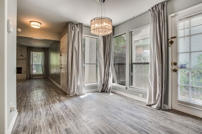 Building Photo - Gorgeous Upgraded 3 Bedroom 2.5 Bath with 2 car garage on Quiet Cul-De-Sac ---Eanes ISD!!