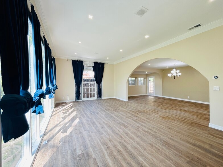 Building Photo - 6329 Warner Dr
