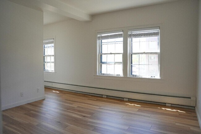 Building Photo - 960 Sherman St