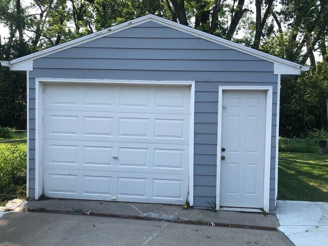 Building Photo - 5538 N 65th St