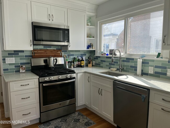 Building Photo - 404 Monmouth Ave