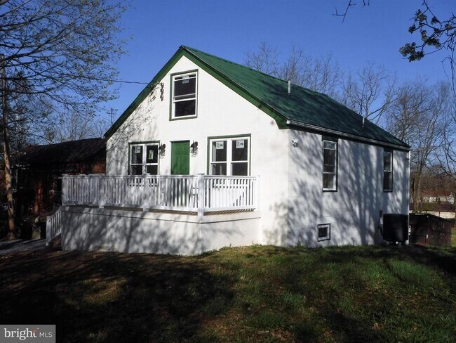 Building Photo - 756 Wiltshire Rd