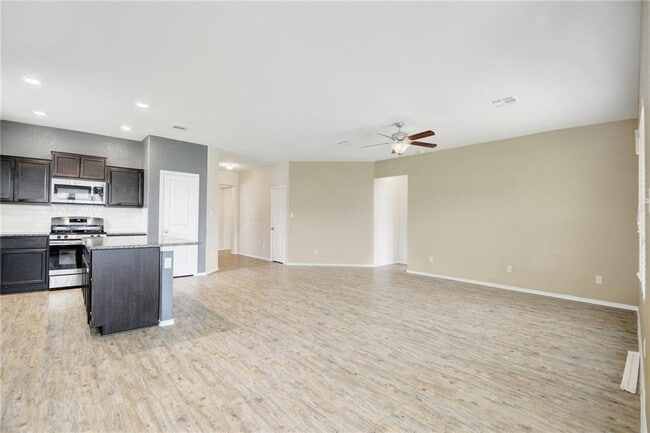 Building Photo - 21716 Windmill Ranch Ave