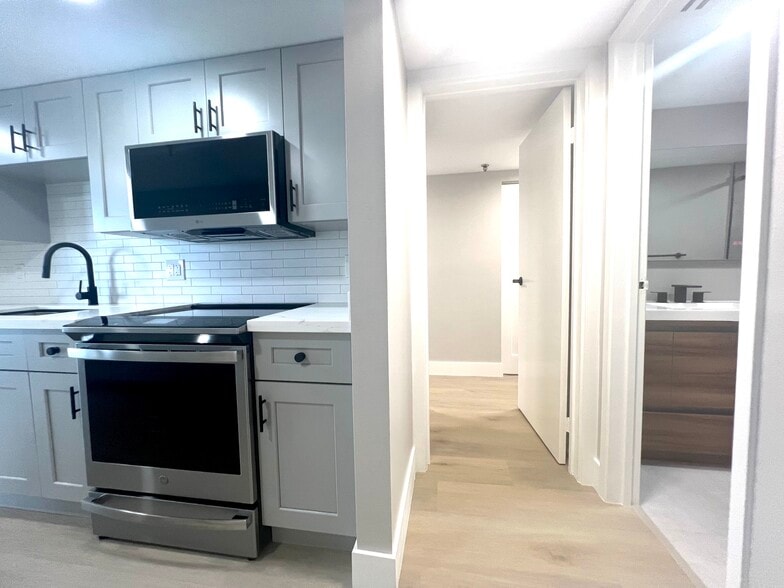 Building Photo - 2401 Collins Ave