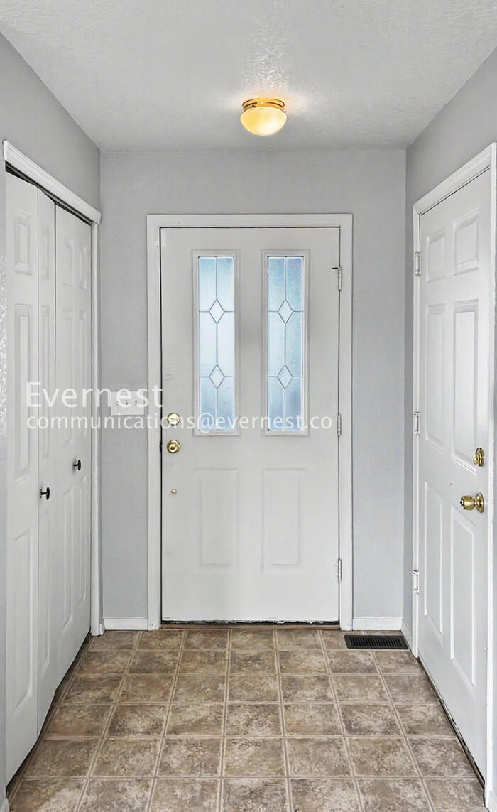 Building Photo - 451 Stardust Ct