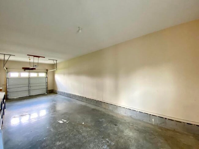 Building Photo - 701 Carbondale Dr