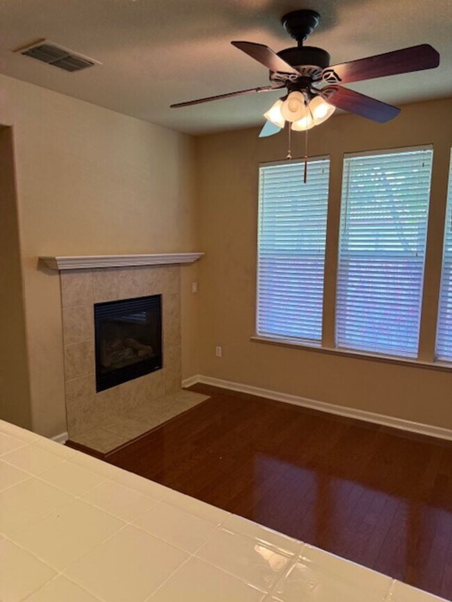 Building Photo - Gorgeous Natomas Condo