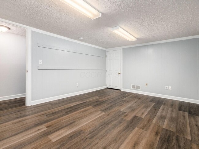 Building Photo - 952 Charleston Way Dr