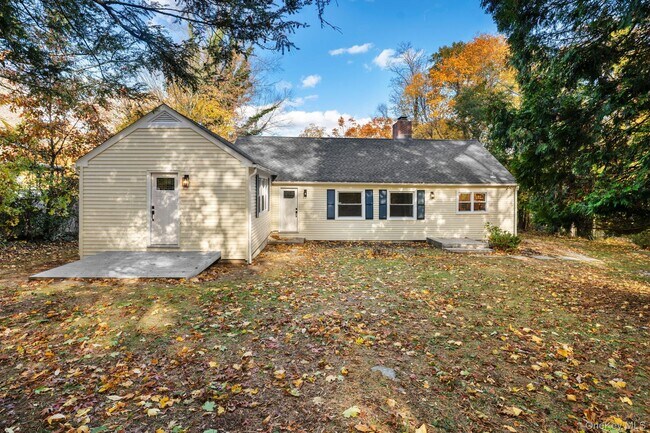 Building Photo - 27 Winding Ln