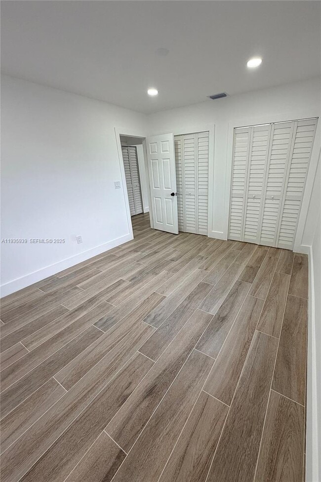 Building Photo - 1526 SW 65th Ave