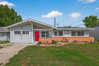 Building Photo - 5619 Rue St