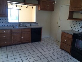 Building Photo - 4123 Villa Dr