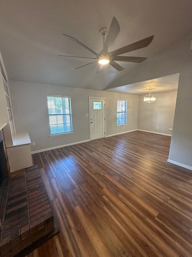 Building Photo - Total Remodel 3bed, 2bath, 2car in S Norman