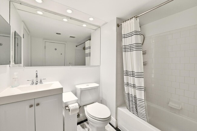 Building Photo - 1401 17th St NW