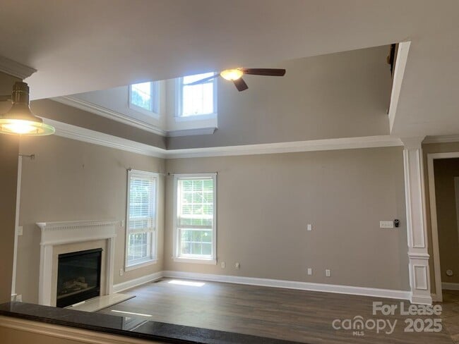 Building Photo - 605 Queenswater Ln