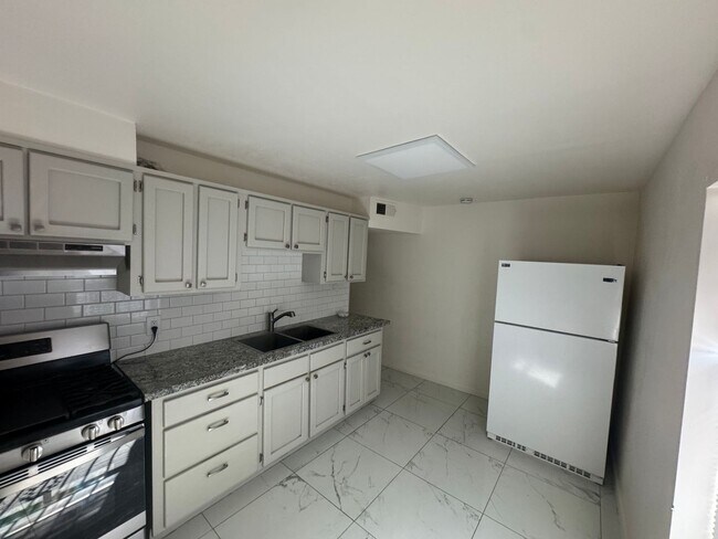 Building Photo - 332 W Illinois St