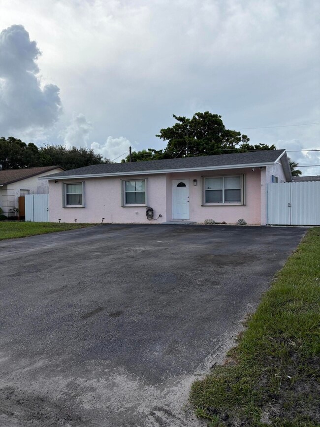 Primary Photo - 4609 Pruden Blvd